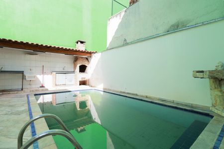 Casa para alugar com 220m², 3 quartos e 2 vagas Casa para alugar com 220m², 3 quartos e 2 vagasPiscina
