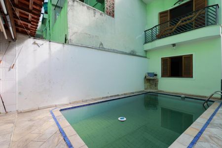 Casa para alugar com 220m², 3 quartos e 2 vagas Casa para alugar com 220m², 3 quartos e 2 vagasPiscina