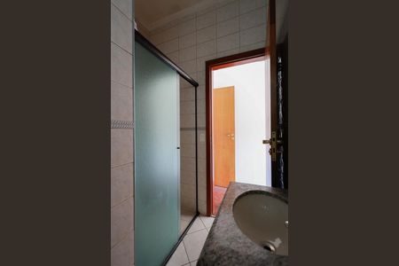 Casa para alugar com 220m², 3 quartos e 2 vagas Casa para alugar com 220m², 3 quartos e 2 vagasBanheiro da Suíte 1