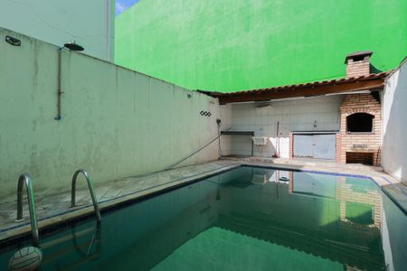Casa para alugar com 220m², 3 quartos e 2 vagas Casa para alugar com 220m², 3 quartos e 2 vagasPiscina