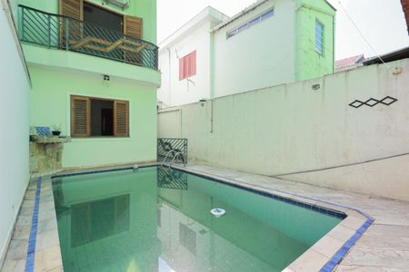 Casa para alugar com 220m², 3 quartos e 2 vagas Casa para alugar com 220m², 3 quartos e 2 vagasPiscina