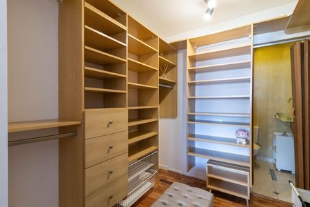 Apartamento à venda com 86m², 2 quartos e 1 vaga Apartamento à venda com 86m², 2 quartos e 1 vagaCloset da suíte