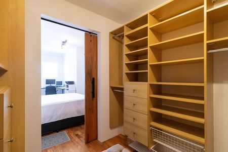 Apartamento à venda com 86m², 2 quartos e 1 vaga Apartamento à venda com 86m², 2 quartos e 1 vagaCloset da suíte