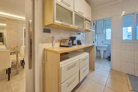 Apartamento para alugar com 130m², 3 quartos e 2 vagas Apartamento para alugar com 130m², 3 quartos e 2 vagasCozinha