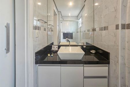 Apartamento para alugar com 130m², 3 quartos e 2 vagas Apartamento para alugar com 130m², 3 quartos e 2 vagasBanheiro 2