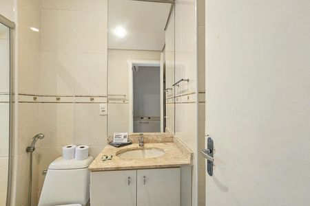 Apartamento para alugar com 130m², 3 quartos e 2 vagas Apartamento para alugar com 130m², 3 quartos e 2 vagasBanheiro 1