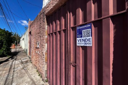 Casa à venda com 170m², 5 quartos e 2 vagasFachada e Placa