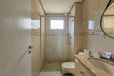 Apartamento para alugar com 130m², 3 quartos e 2 vagas Apartamento para alugar com 130m², 3 quartos e 2 vagasBanheiro da suíte 1