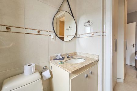 Apartamento para alugar com 130m², 3 quartos e 2 vagas Apartamento para alugar com 130m², 3 quartos e 2 vagasBanheiro da suíte 1