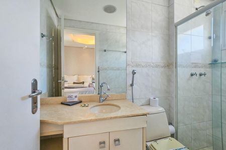 Apartamento para alugar com 119m², 3 quartos e sem vaga Apartamento para alugar com 119m², 3 quartos e sem vagaBanheiro da suíte 3