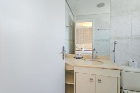 Apartamento para alugar com 119m², 3 quartos e sem vaga Apartamento para alugar com 119m², 3 quartos e sem vagaBanheiro da suíte 3