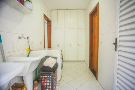 Casa à venda com 282m², 4 quartos e 4 vagas Casa à venda com 282m², 4 quartos e 4 vagasÁrea de Serviço