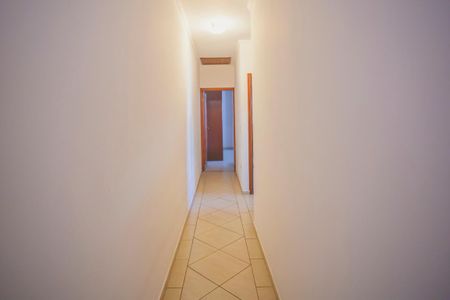 Casa à venda com 282m², 4 quartos e 4 vagas Casa à venda com 282m², 4 quartos e 4 vagasCorredor - Quartos