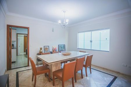 Casa à venda com 282m², 4 quartos e 4 vagas Casa à venda com 282m², 4 quartos e 4 vagasSala de Jantar