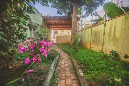 Casa à venda com 282m², 4 quartos e 4 vagas Casa à venda com 282m², 4 quartos e 4 vagasJardim