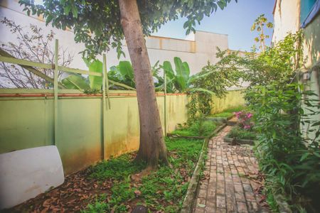 Casa à venda com 282m², 4 quartos e 4 vagas Casa à venda com 282m², 4 quartos e 4 vagasJardim