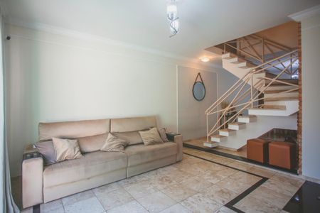 Casa à venda com 282m², 4 quartos e 4 vagas Casa à venda com 282m², 4 quartos e 4 vagasSala de Estar