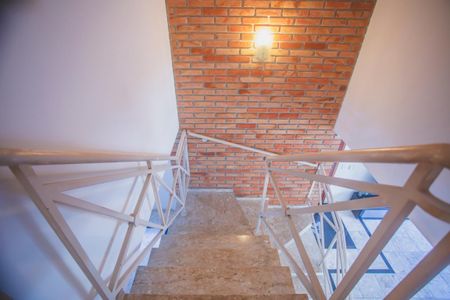 Casa à venda com 282m², 4 quartos e 4 vagas Casa à venda com 282m², 4 quartos e 4 vagasEscadas