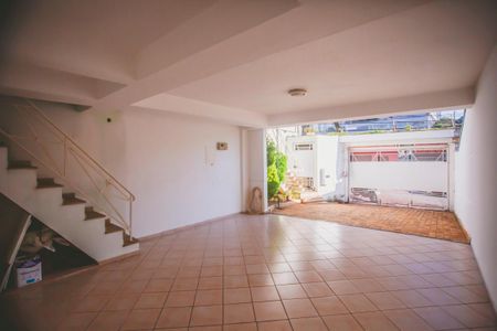 Casa à venda com 282m², 4 quartos e 4 vagas Casa à venda com 282m², 4 quartos e 4 vagasGaragem