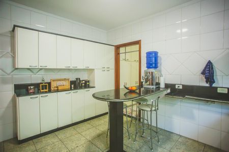 Casa à venda com 282m², 4 quartos e 4 vagas Casa à venda com 282m², 4 quartos e 4 vagasCozinha