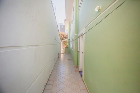 Casa à venda com 282m², 4 quartos e 4 vagas Casa à venda com 282m², 4 quartos e 4 vagasCorredor lateral