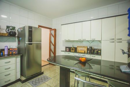 Casa à venda com 282m², 4 quartos e 4 vagas Casa à venda com 282m², 4 quartos e 4 vagasCozinha