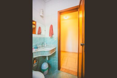 Casa à venda com 282m², 4 quartos e 4 vagas Casa à venda com 282m², 4 quartos e 4 vagasBanheiro Social