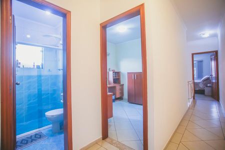 Casa à venda com 282m², 4 quartos e 4 vagas Casa à venda com 282m², 4 quartos e 4 vagasCorredor - Quartos