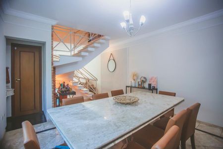 Casa à venda com 282m², 4 quartos e 4 vagas Casa à venda com 282m², 4 quartos e 4 vagasSala de Jantar