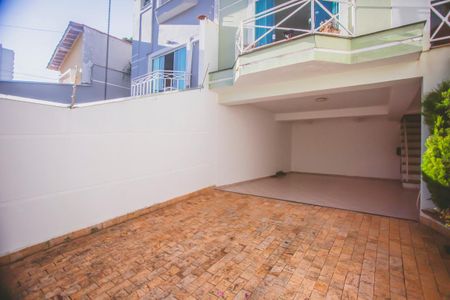 Casa à venda com 282m², 4 quartos e 4 vagas Casa à venda com 282m², 4 quartos e 4 vagasGaragem