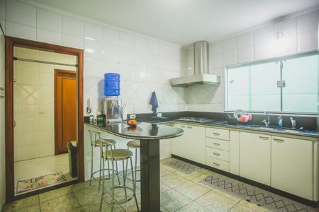 Casa à venda com 282m², 4 quartos e 4 vagas Casa à venda com 282m², 4 quartos e 4 vagasCozinha