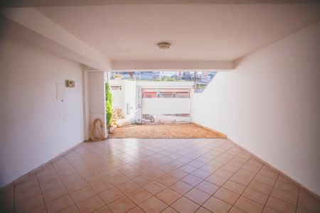 Casa à venda com 282m², 4 quartos e 4 vagas Casa à venda com 282m², 4 quartos e 4 vagasGaragem