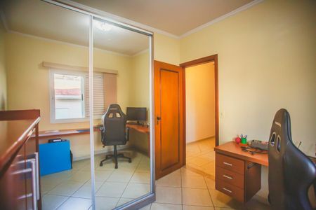 Casa à venda com 282m², 4 quartos e 4 vagas Casa à venda com 282m², 4 quartos e 4 vagasQuarto 2