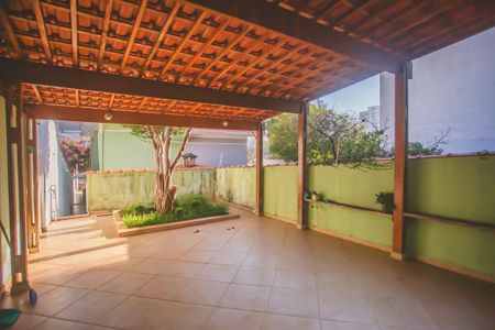 Casa à venda com 282m², 4 quartos e 4 vagas Casa à venda com 282m², 4 quartos e 4 vagasQuintal