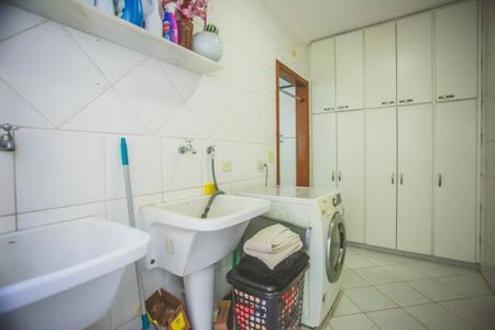 Casa à venda com 282m², 4 quartos e 4 vagas Casa à venda com 282m², 4 quartos e 4 vagasÁrea de Serviço