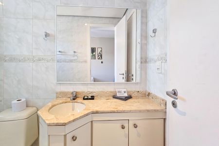 Apartamento para alugar com 130m², 3 quartos e 2 vagas Apartamento para alugar com 130m², 3 quartos e 2 vagasBanheiro da suíte 1