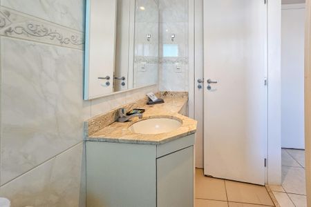 Apartamento para alugar com 130m², 3 quartos e 2 vagas Apartamento para alugar com 130m², 3 quartos e 2 vagasBanheiro da suíte 1