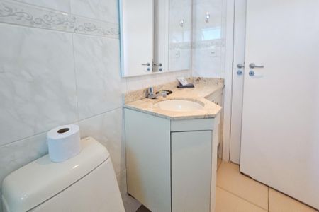 Apartamento para alugar com 130m², 3 quartos e 2 vagas Apartamento para alugar com 130m², 3 quartos e 2 vagasBanheiro da suíte 1