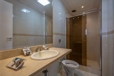 Apartamento à venda com 116m², 2 quartos e 1 vaga Apartamento à venda com 116m², 2 quartos e 1 vagaBanheiro da Suíte