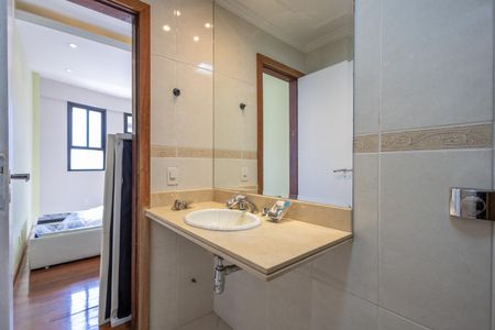 Apartamento à venda com 116m², 2 quartos e 1 vaga Apartamento à venda com 116m², 2 quartos e 1 vagaBanheiro da Suíte