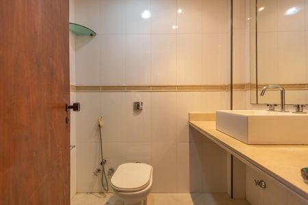 Apartamento à venda com 116m², 2 quartos e 1 vaga Apartamento à venda com 116m², 2 quartos e 1 vagaBanheiro Social