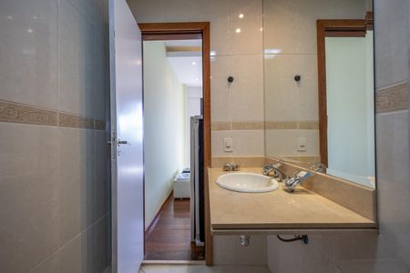 Apartamento à venda com 116m², 2 quartos e 1 vaga Apartamento à venda com 116m², 2 quartos e 1 vagaBanheiro da Suíte