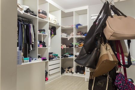 Apartamento à venda com 122m², 2 quartos e 2 vagasCloset da Suíte 1