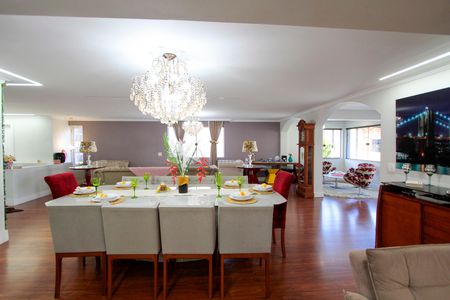 Casa de condomínio à venda com 720m², 5 quartos e 4 vagasSala