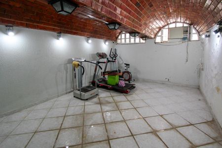 Casa de condomínio à venda com 720m², 5 quartos e 4 vagasAcademia