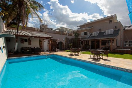 Casa de condomínio à venda com 720m², 5 quartos e 4 vagasPiscina