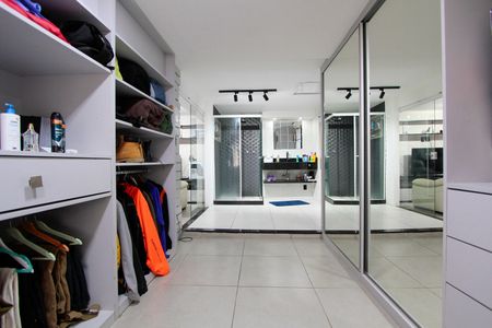 Casa de condomínio à venda com 720m², 5 quartos e 4 vagasCloset da Suíte 3