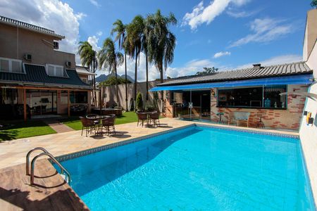 Casa de condomínio à venda com 720m², 5 quartos e 4 vagasPiscina