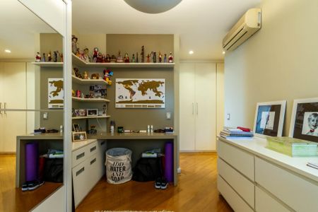 Apartamento à venda com 218m², 3 quartos e 4 vagasEscritório