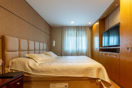 Apartamento à venda com 218m², 3 quartos e 4 vagasSuíte 1